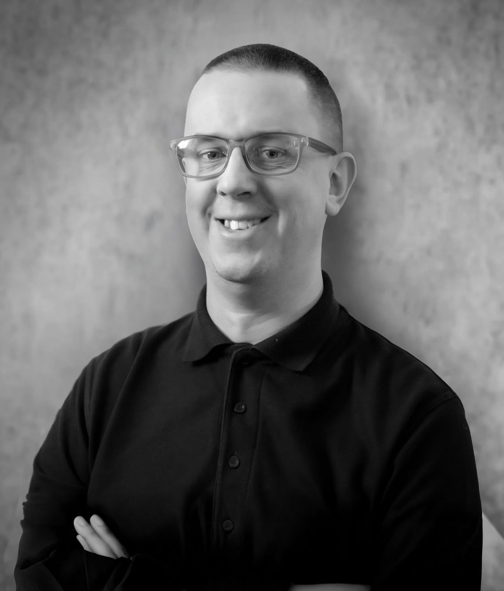 Simon-Portrait-BW-683x800 (1)